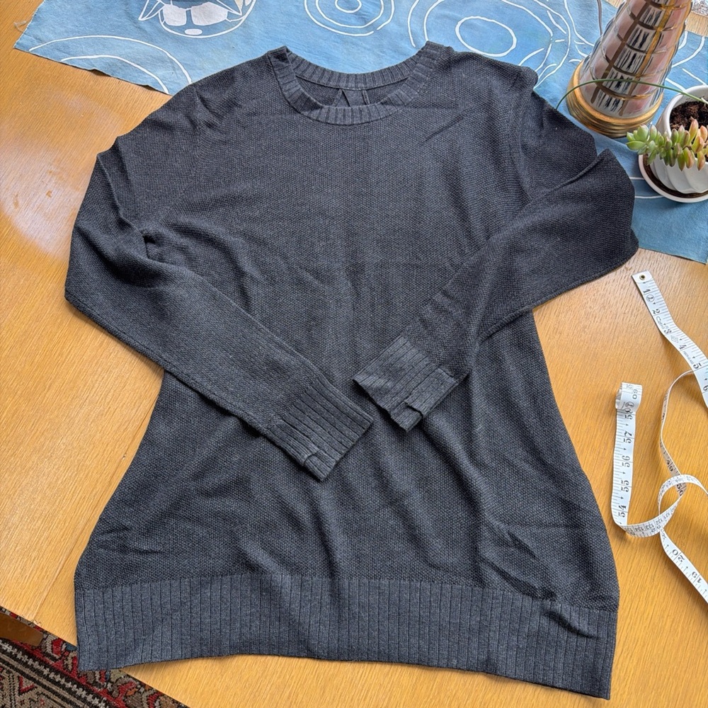 Lululemon women’s open-back Sweater